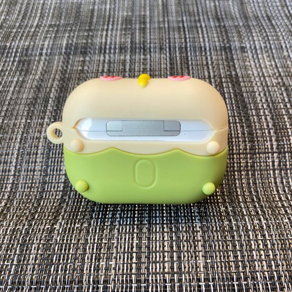 Airpods Pro 1st Gen Silicone Case (Green) - Picture 3 of 4
